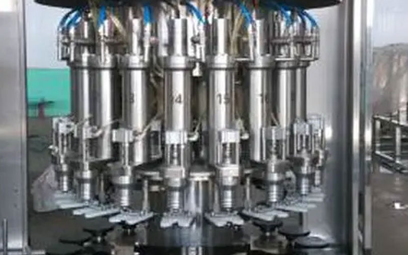 白酒灌裝機(jī)3 白酒灌裝機(jī)3