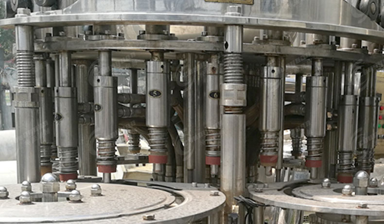 易拉罐啤酒灌裝機(jī)-3 易拉罐啤酒灌裝機(jī)-3